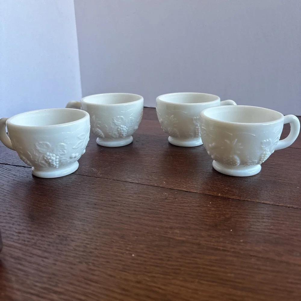 Set‎ Of 4 Vintage Westmoreland Fruits White Milk Glass Footed Punch Cups